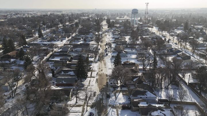 Property Photo:  1416 7th St SW  ND 58701-5708 