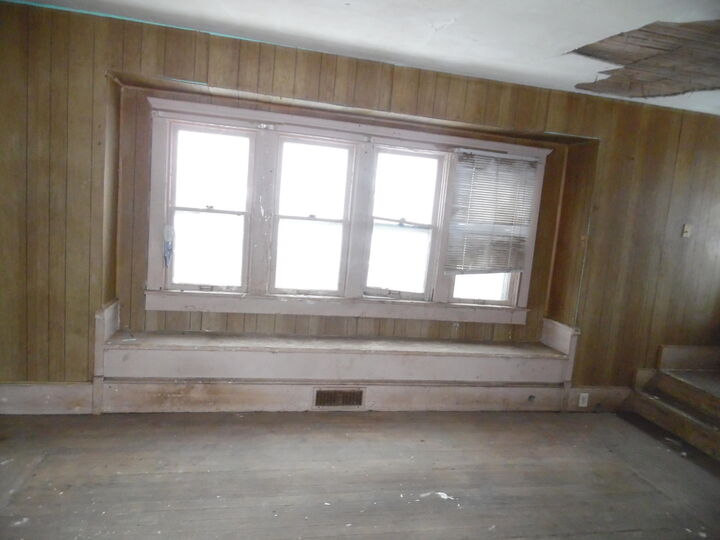 Property Photo:  112 Lincoln Court  MI 49203 