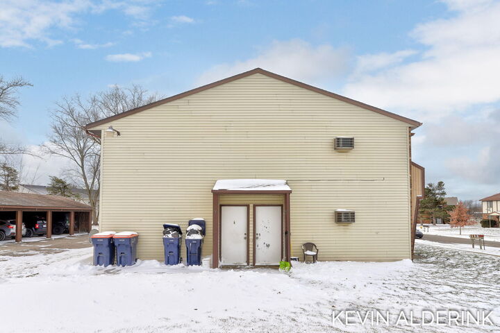 Property Photo:  1144 Country Lane  MI 49423 
