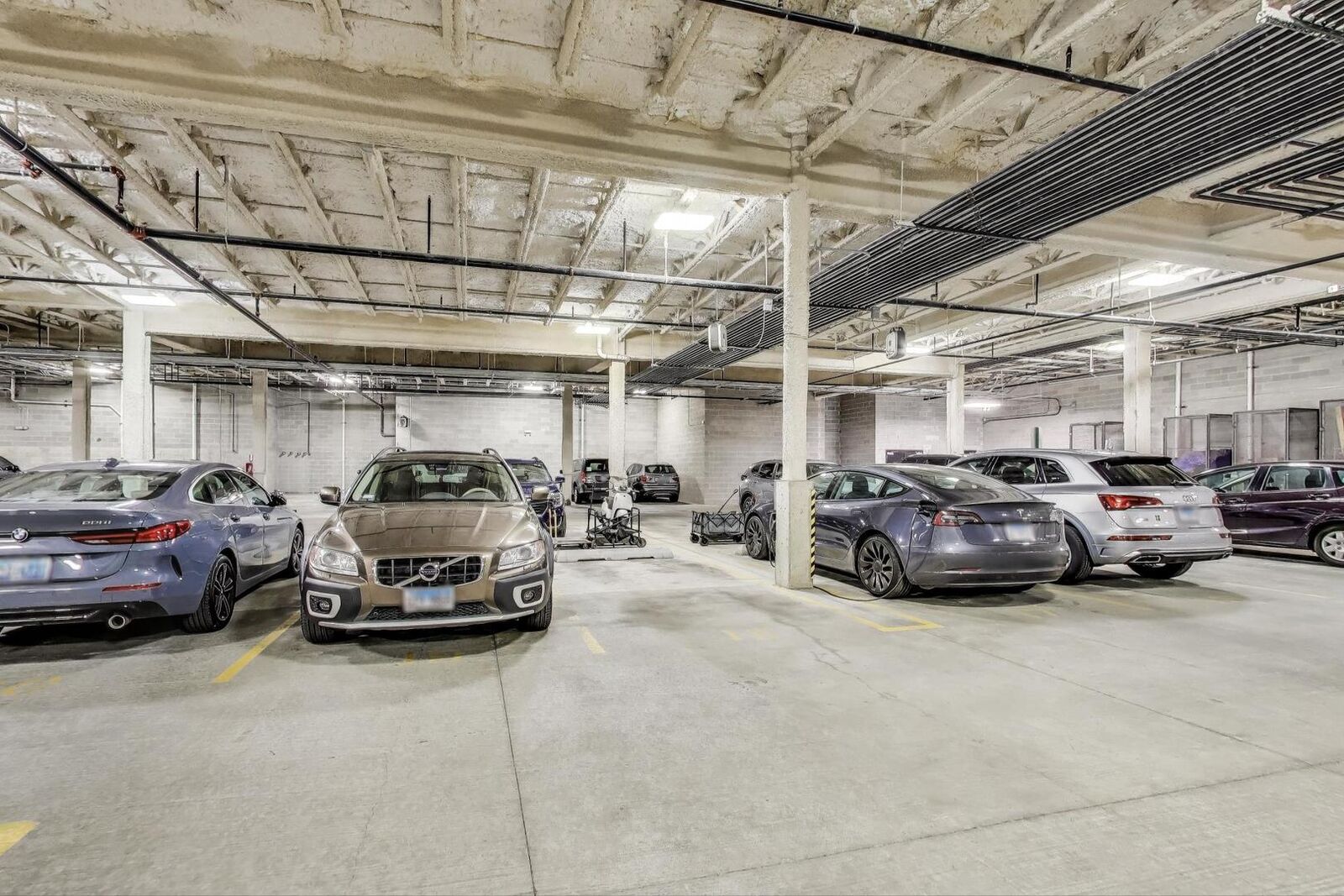 Property Photo:  5748 N Hermitage Avenue 206  IL 60660 