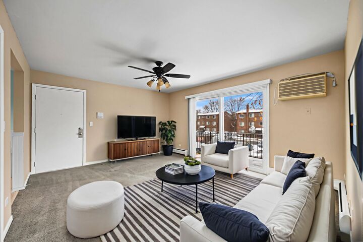 Property Photo: 1313 N Baldwin Court 2C IL 60074