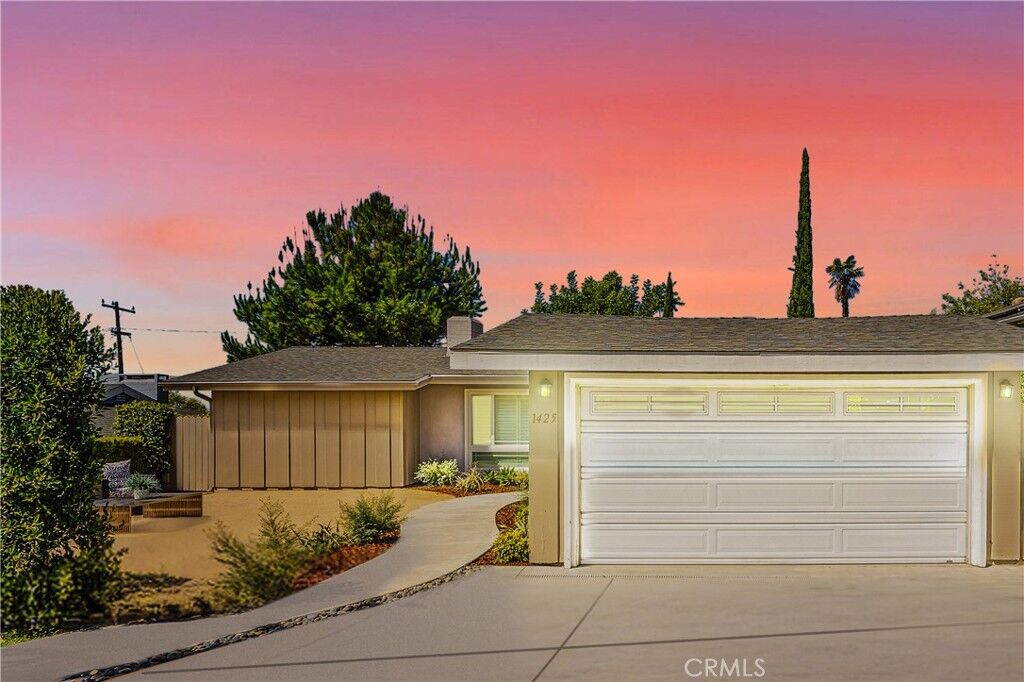 Property Photo: 1425 Hastings Ranch Drive CA 91107