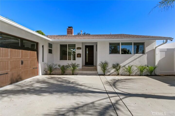 Property Photo:  6820 Encino Avenue  CA 91406 