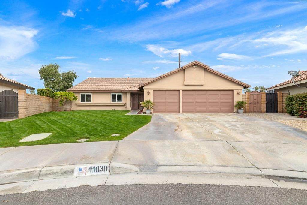 Property Photo: 44030 Mariposa Court CA 92253