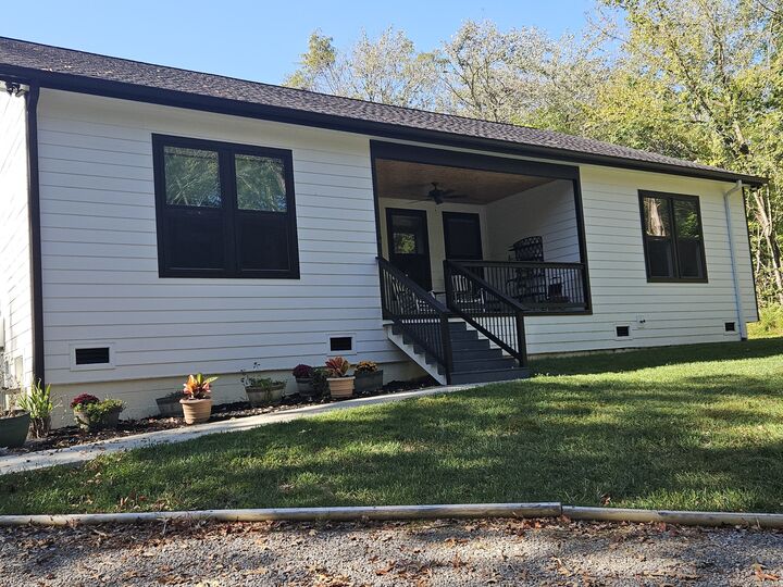 Property Photo: 425 Buck Graves Rd TN 37186