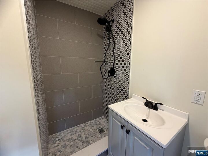 Property Photo:  183 Franklin Street C  NJ 07647 