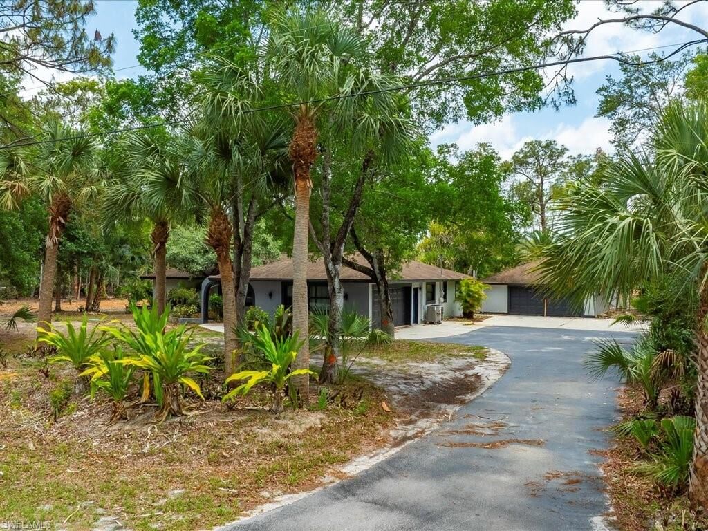 Property Photo:  6940 Bottlebrush Ln  FL 34109 