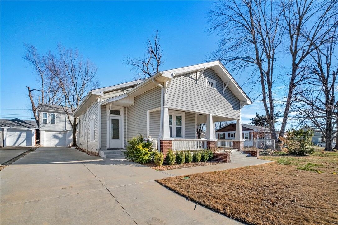 Property Photo:  615 N 3rd Street  AR 72756 