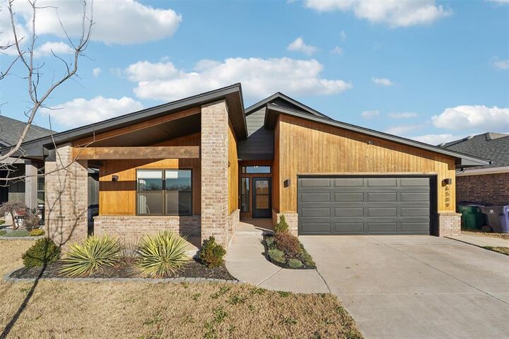 Property Photo: 6509 SE 88th Street OK 73135