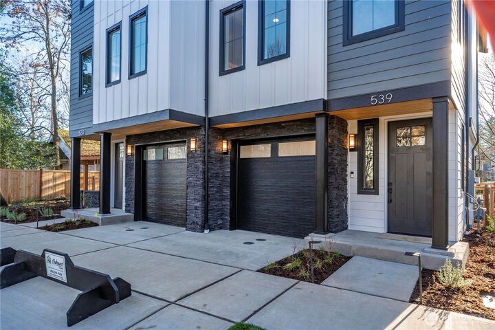 Property Photo:  539 NW Juniper Street  WA 98027 