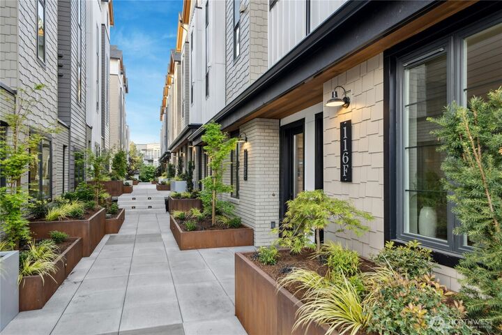 Property Photo:  110 D  2nd Street S  WA 98033 