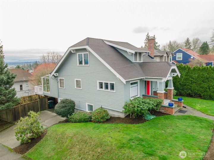 Property Photo:  3801  Federal Avenue  WA 98201 