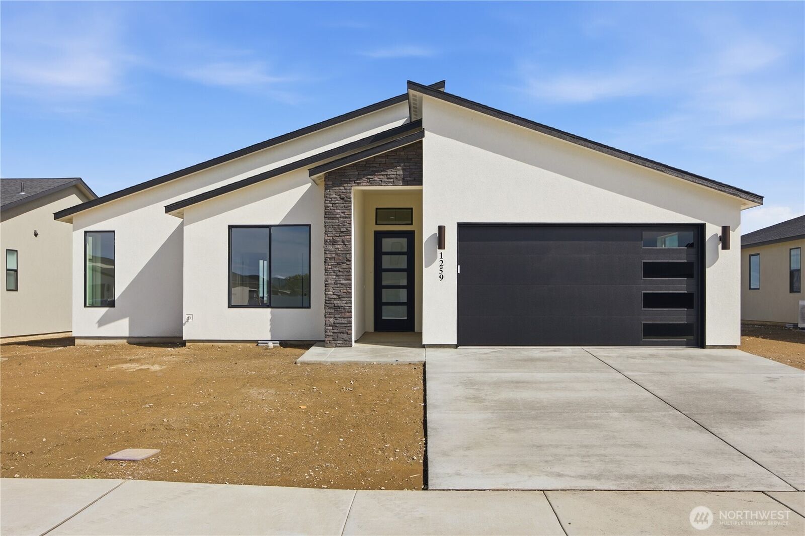 Property Photo:  1259 E Mt Hood Street  WA 99344 