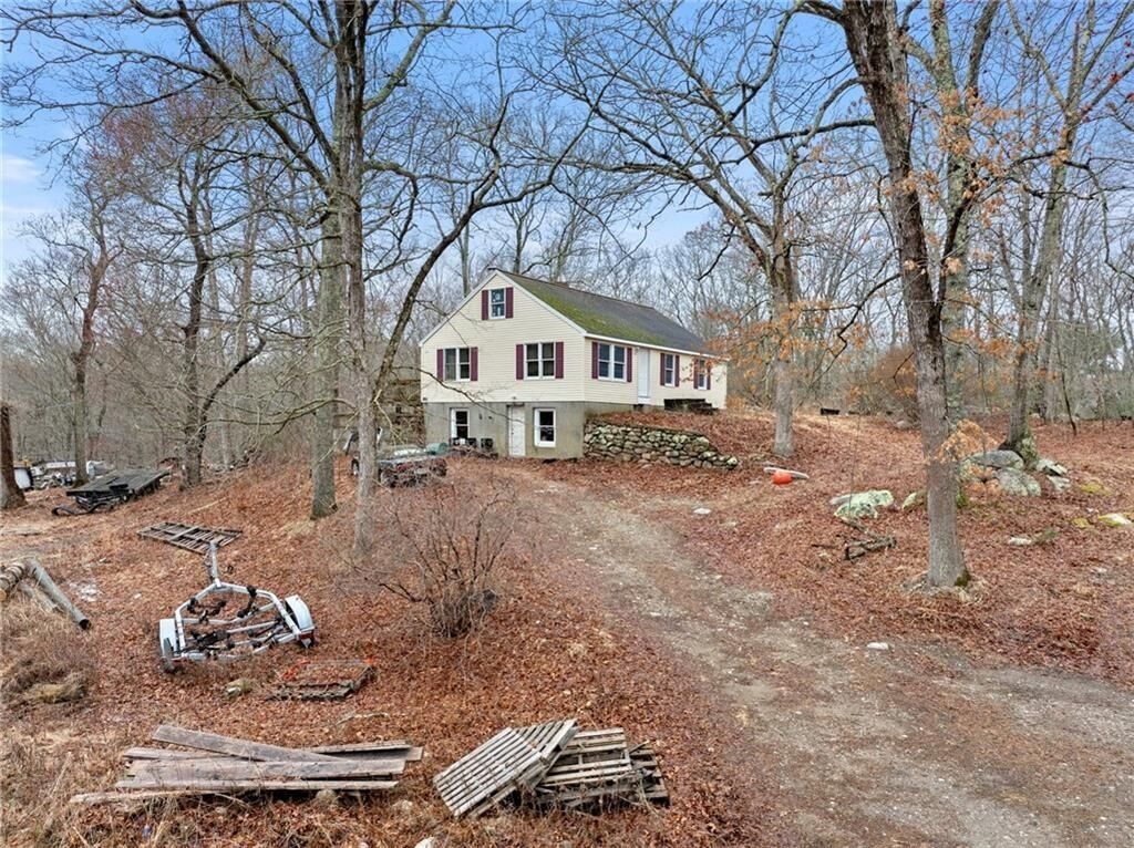 Property Photo:  604 Stony Fort Road  RI 02874 
