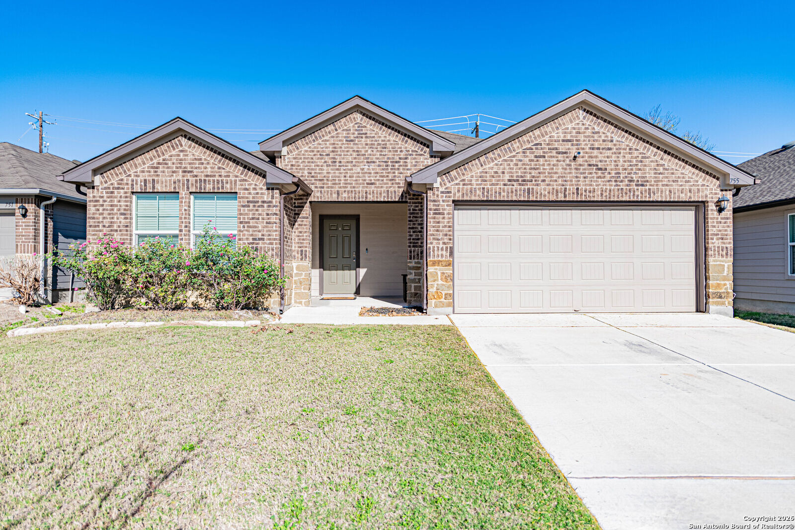 Property Photo:  755 Ocelot Court  TX 78155 