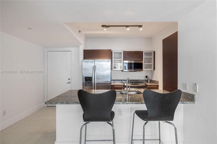 Property Photo:  950 Brickell Bay Dr 1404  FL 33131 