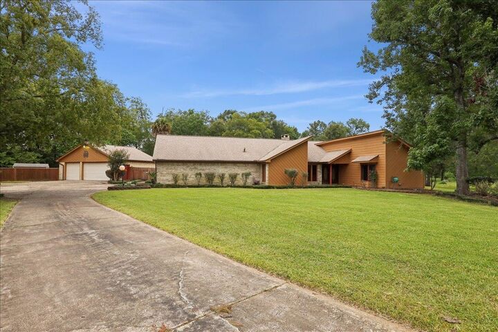 Property Photo: 3805 Huntwick Dr TX 77630