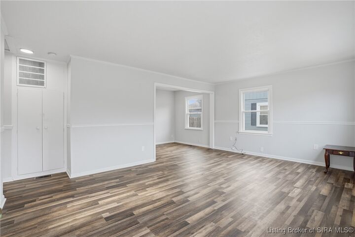 Property Photo: 709 Crestview Court IN 47130