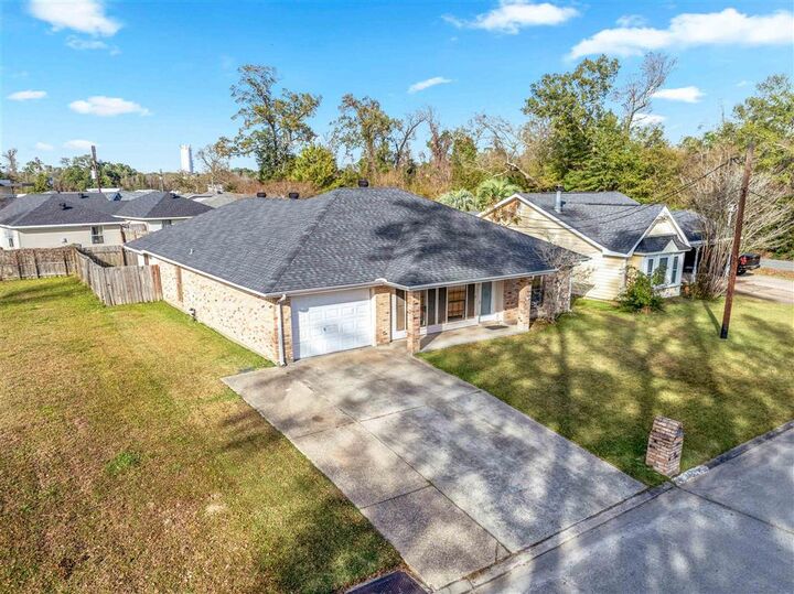 Property Photo: 242 Summerwood Drive LA 70663