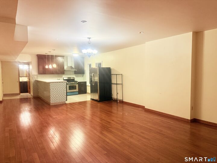 Property Photo:  7 Elm Street 3 Fl  CT 06510 