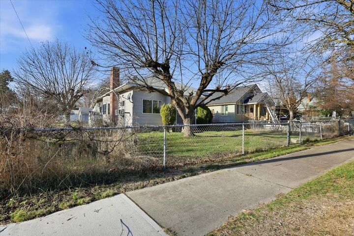 Property Photo:  3303 N Stone St  WA 99207 