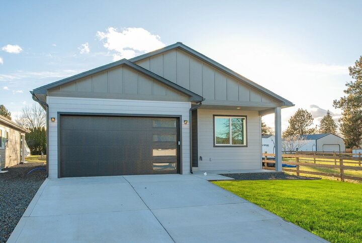 Property Photo:  18616 E Riverway Ave  WA 99016 