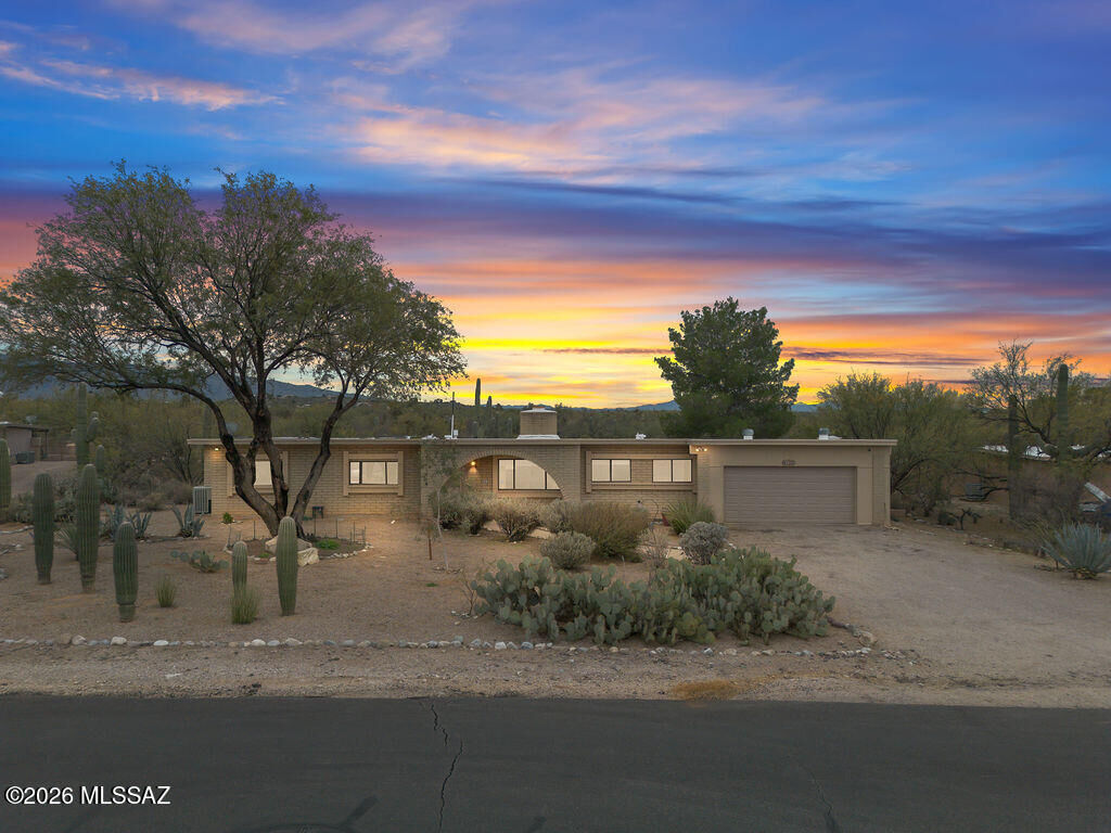 Property Photo:  9100 E Kayenta Drive  AZ 85749 