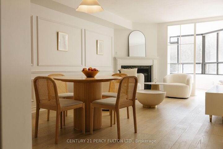 Photo de la propriété:  1 Ripley Avenue 302  ON M6S 4Z6 