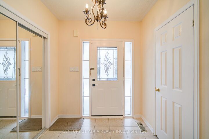 Property Photo:  73 Starr Crescent  ON L4G 7X3 