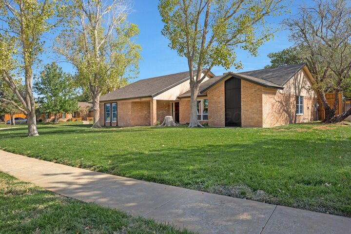 Property Photo:  6401 Hinsdale Drive  TX 79109-6527 