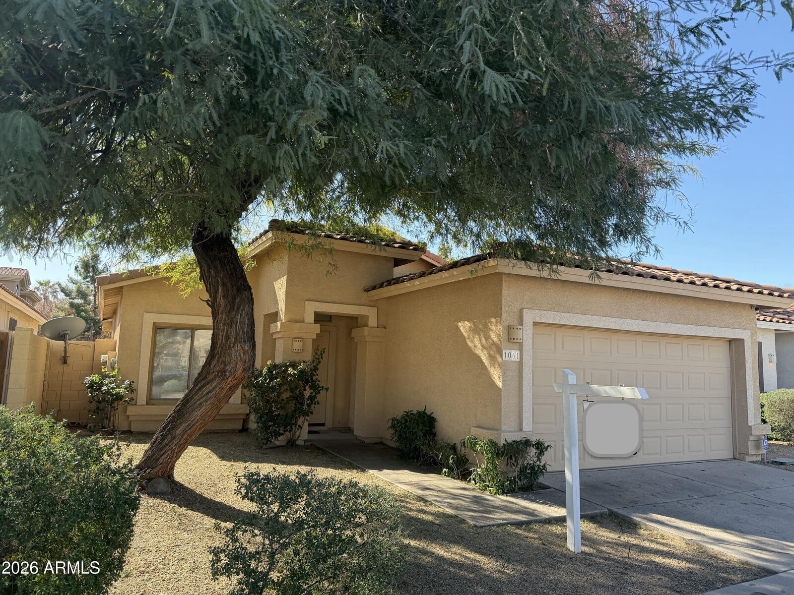 Property Photo:  1061 E Susan Lane  AZ 85288 