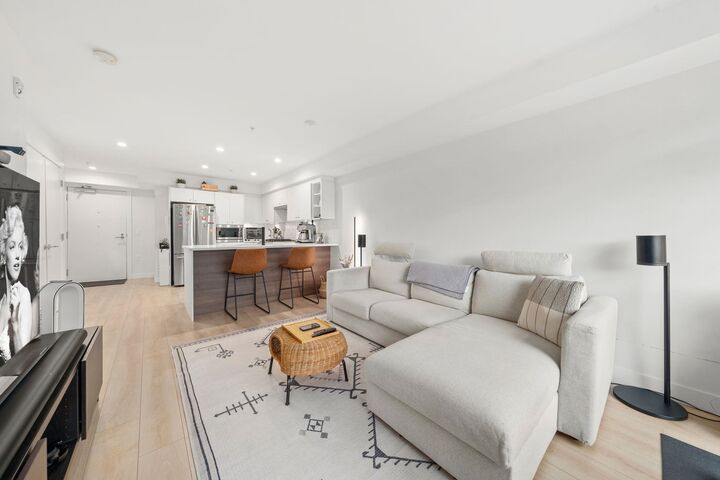 Property Photo:  1519 Crown Street 402  BC V7J 1G6 