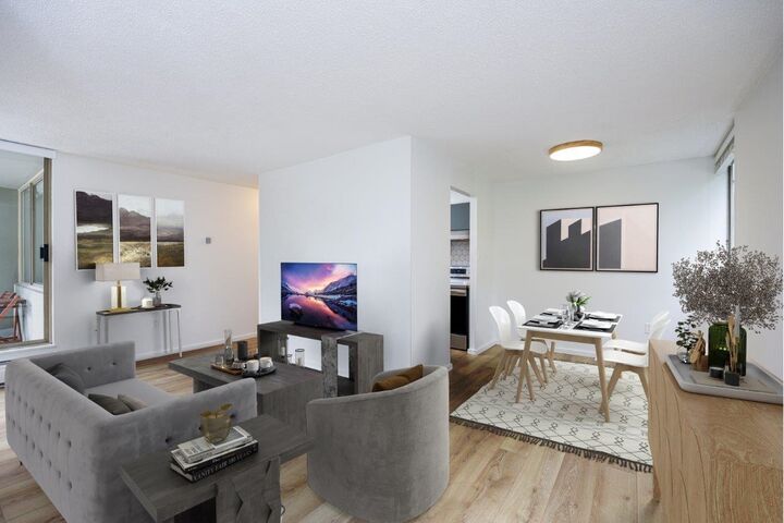 Property Photo:  2008 Fullerton Avenue 304  BC V7P 3G7 