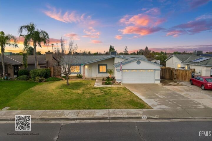 Property Photo:  318 Leeta Street  CA 93307 