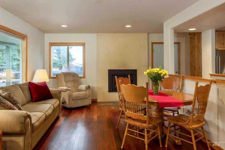 Property Photo: 609 S 4th Ave ID 83333