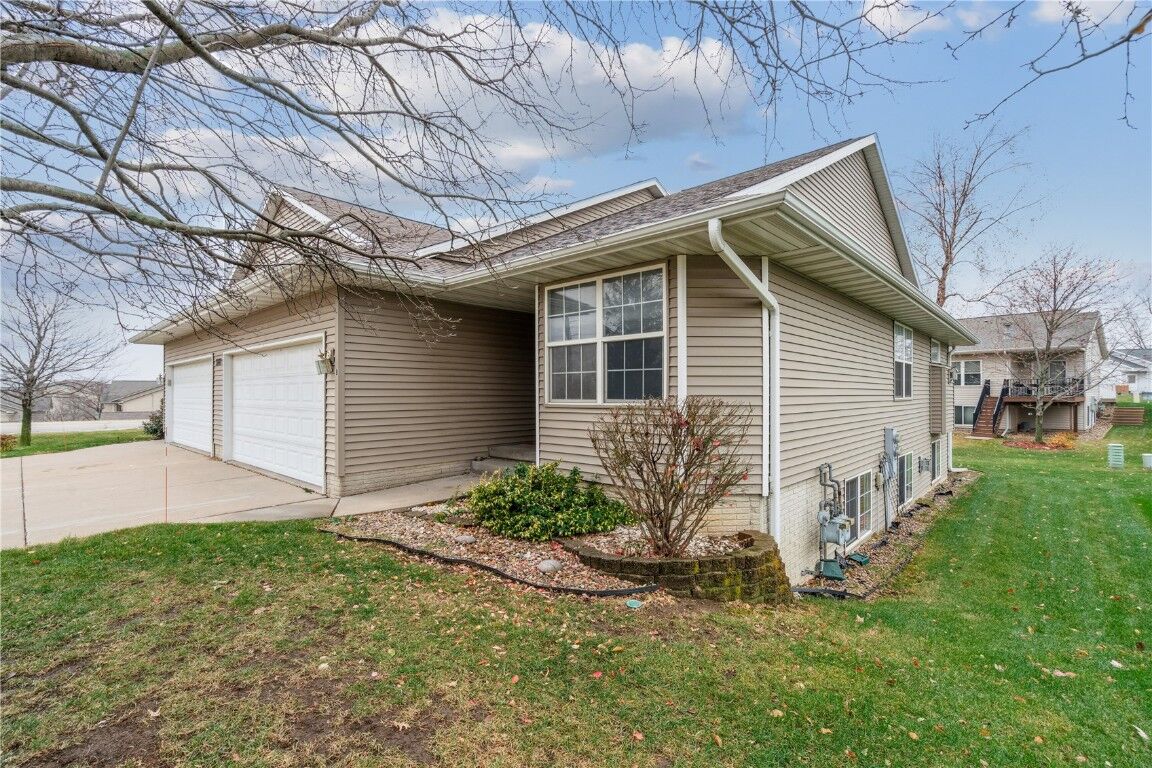 Property Photo:  3660 Deer Valley Drive B  IA 52302 