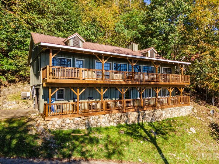 Property Photo:  322 Goldenleaf Road  NC 28754 
