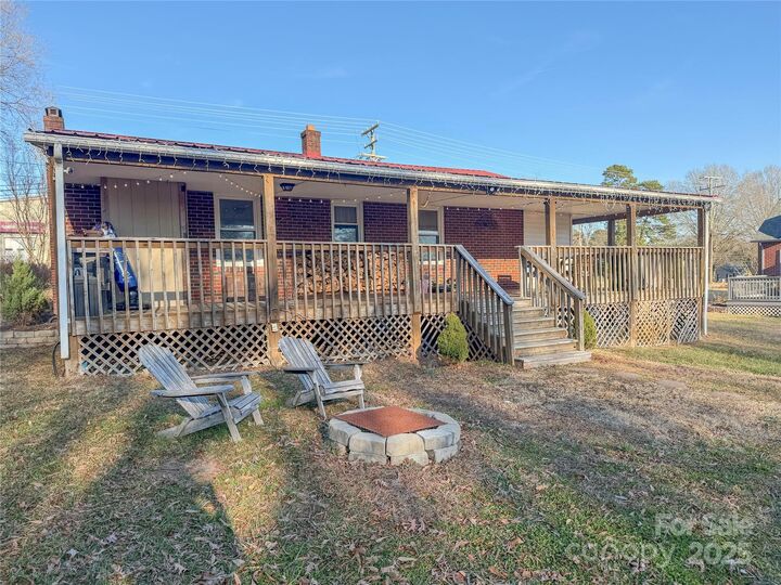 Property Photo:  432 S Main Street  NC 28166 