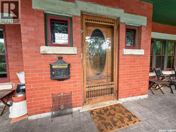 Property Photo:  735 Sidney Street E  SK S9H 1T5 