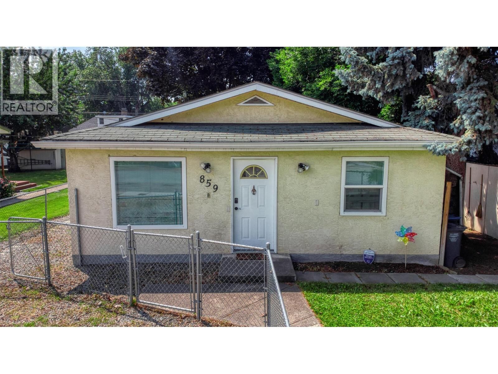 Property Photo:  859 Lawson Avenue  BC V1Y 6S9 