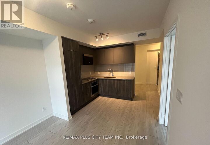 Property Photo:  2033 Kennedy Road 1512  ON M1T 0B9 