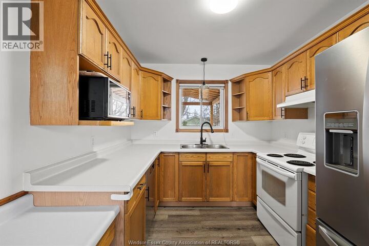 Property Photo:  840 Lawndale Avenue  ON N9Y 3Y8 