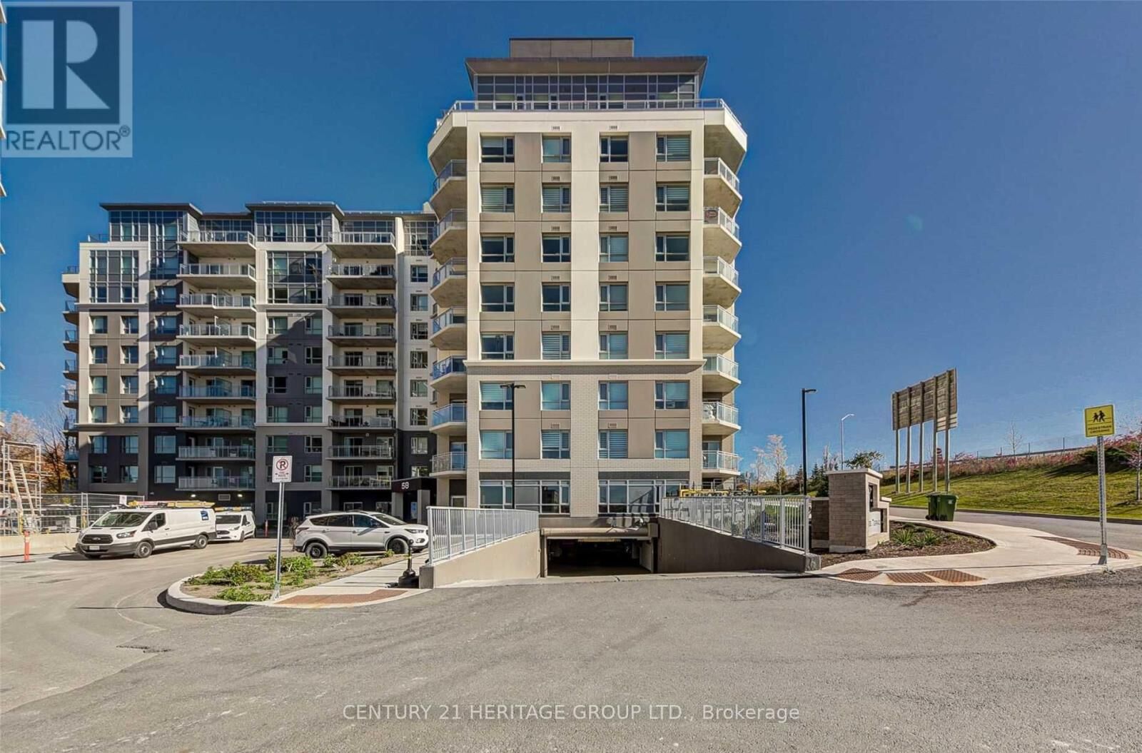 Property Photo:  58 Lakeside Terrace 808  ON L4M 0L5 