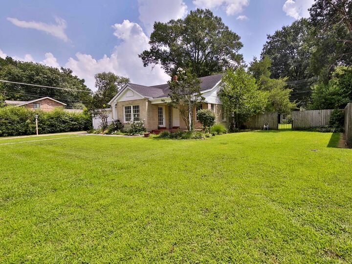 Property Photo:  300 Barton Avenue  AR 72301 