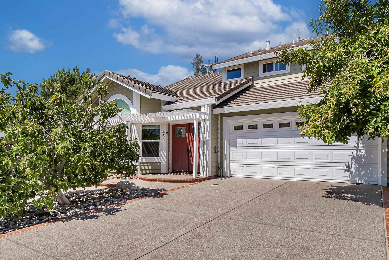 Property Photo: 462 Tioga Ct CA 94566