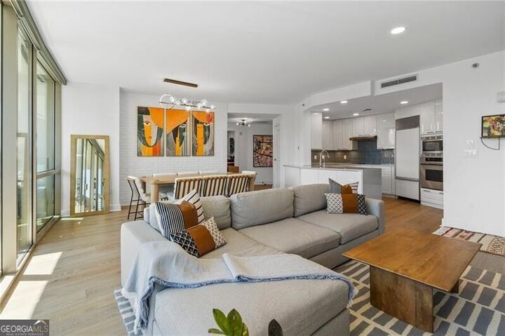 Property Photo:  700 Park Regency Place NE 1503  GA 30326 