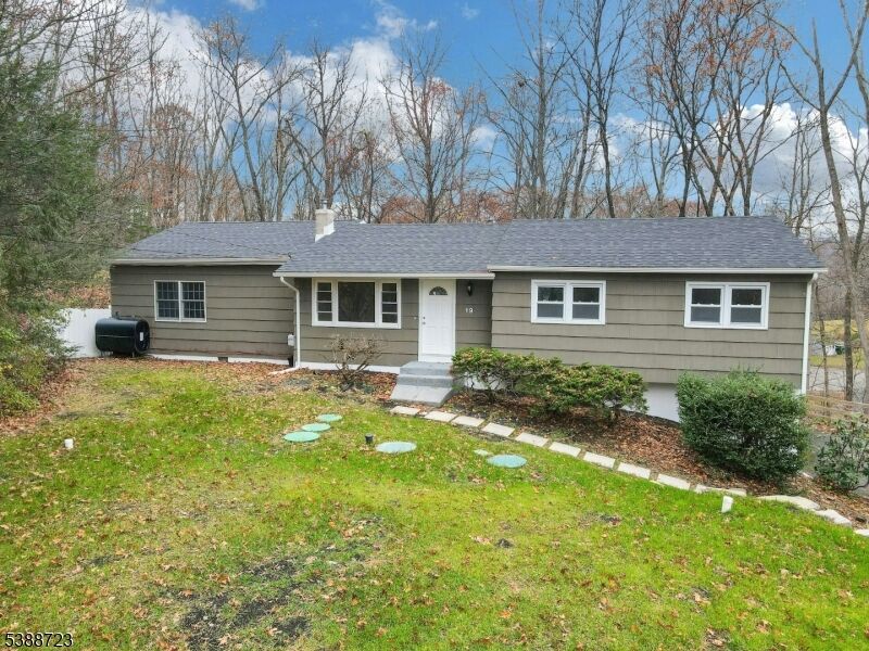 Property Photo:  19 Courtland Dr  NJ 07461 