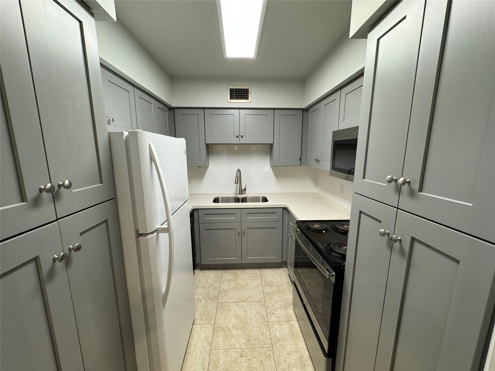 Property Photo:  2600 Bellefontaine A14 Street A14  TX 77025 