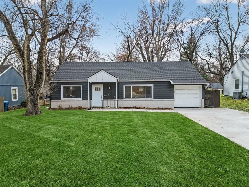 Property Photo:  2517 W 76th Street  KS 66208 