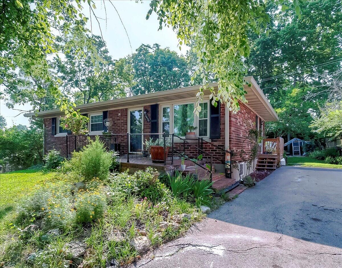 Property Photo:  2437 Butternut Hill Court  KY 40509 